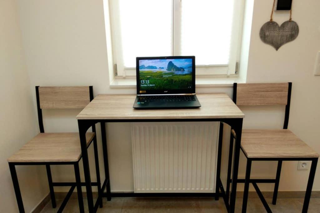 Pearl Studio Apart - King Bed - Netflix - Projector - Fast Wi-Fi Трир Екстериор снимка